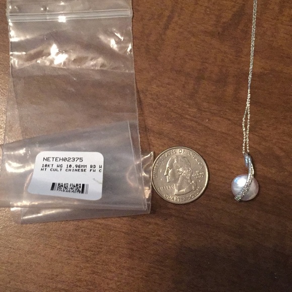 10kt WG Cultured Pearl Pendant necklace - Picture 5 of 6